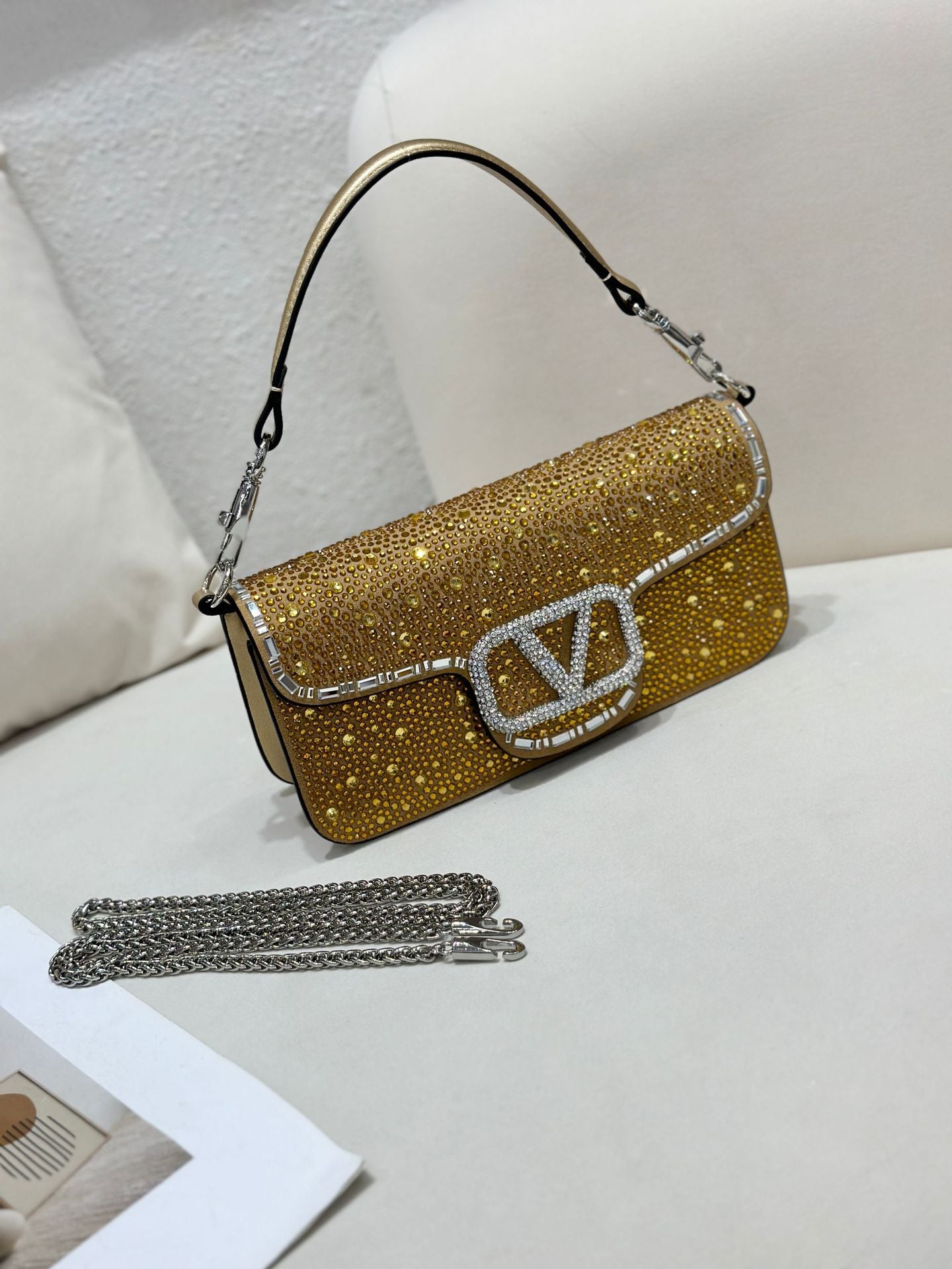 Comfortable Full Diamond Female Hand Holding Evening Bags