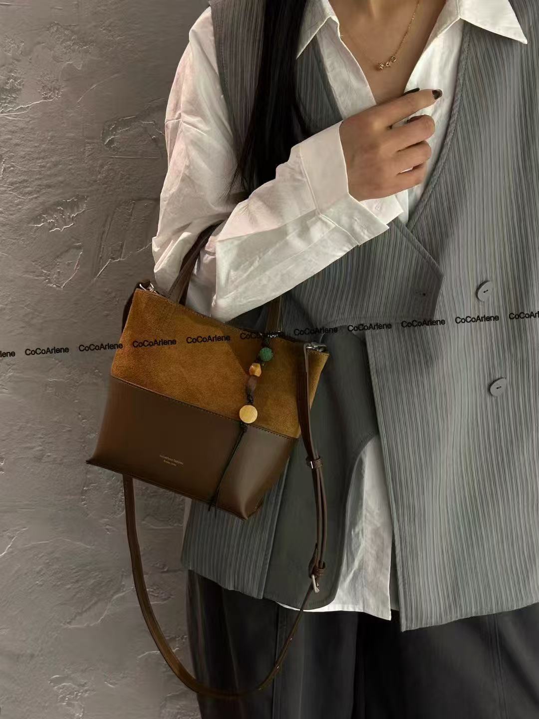 Attractive Cool Women's Fashion Best-selling Retro Handbags