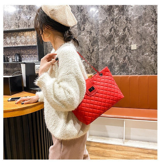 Women's Fashion Underarm Diamond Embroidery Thread Chain Tote Bags