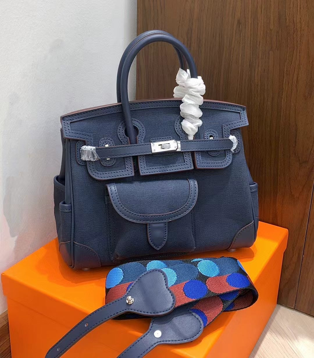 Design High Fashion Canvas With Cowhide Handbags