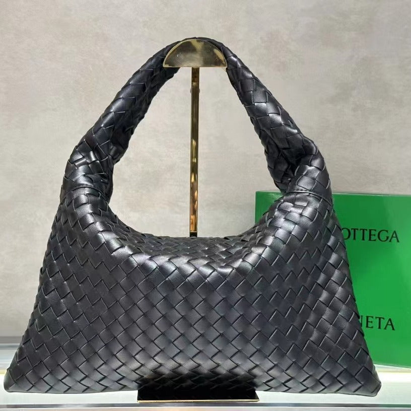 Attractive Woven Hand-held Underarm Croissant For Handbags