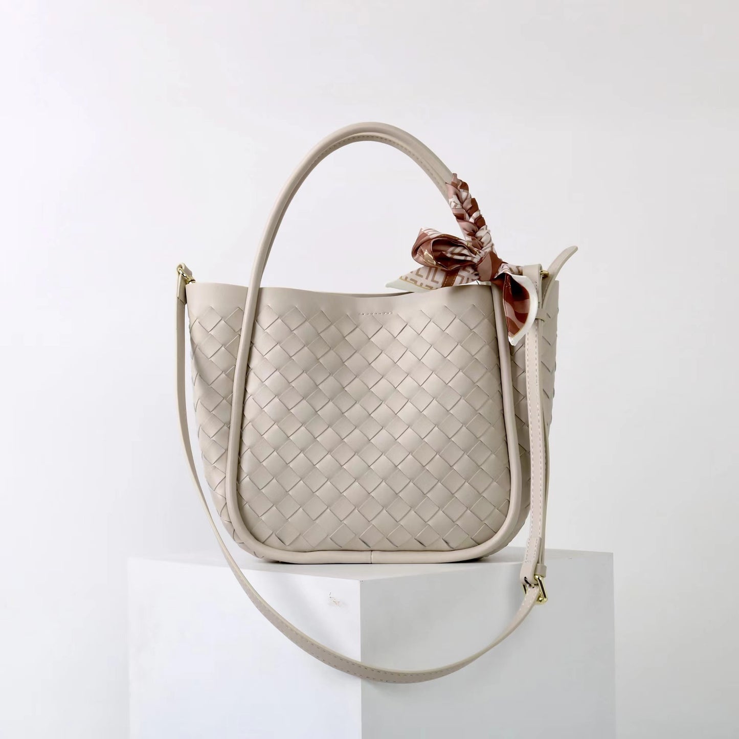 Women's Interest Light Luxury Hand-woven Portable Fashion Bags