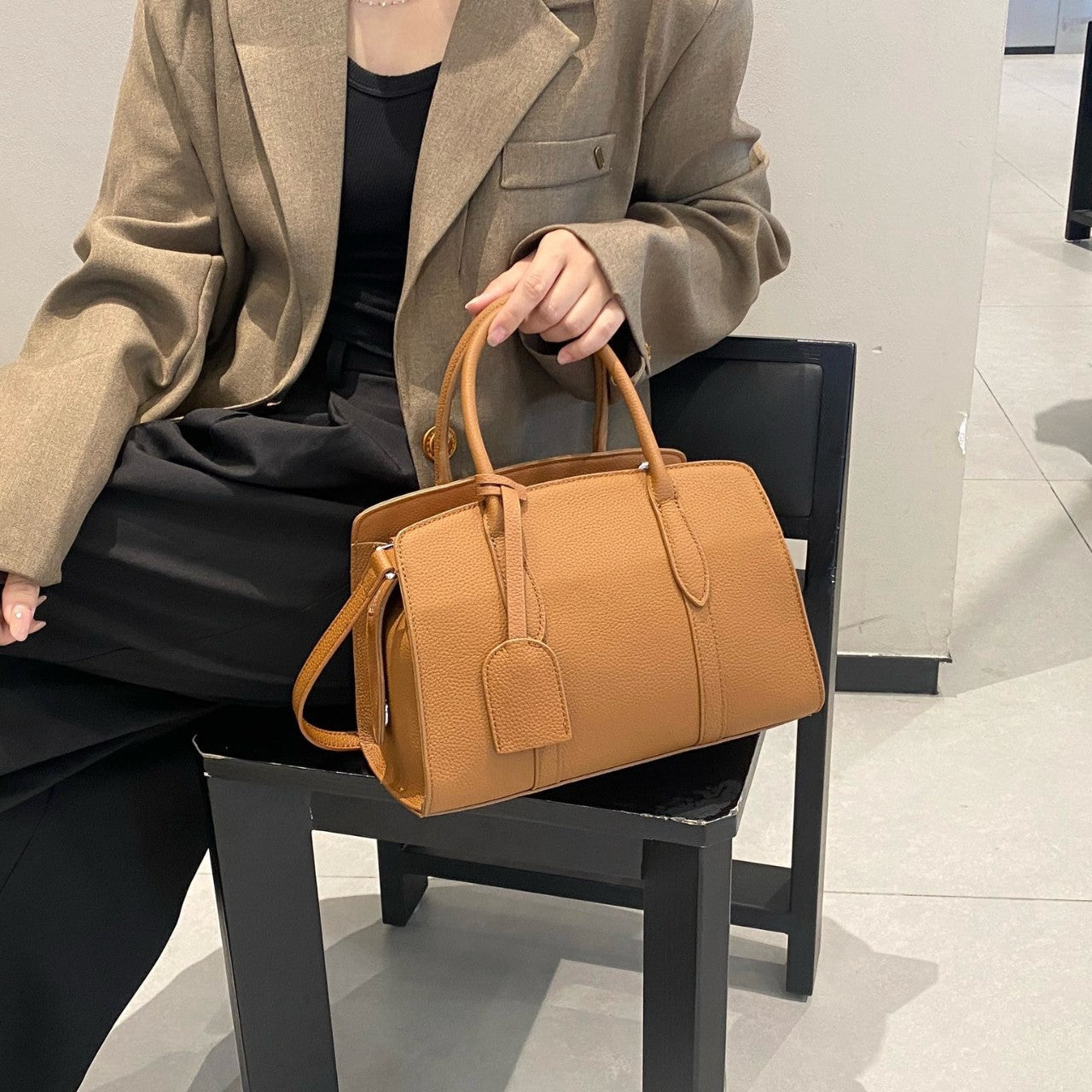 Women's Layer Cowhide Large Capacity Retro Pillow Handbags