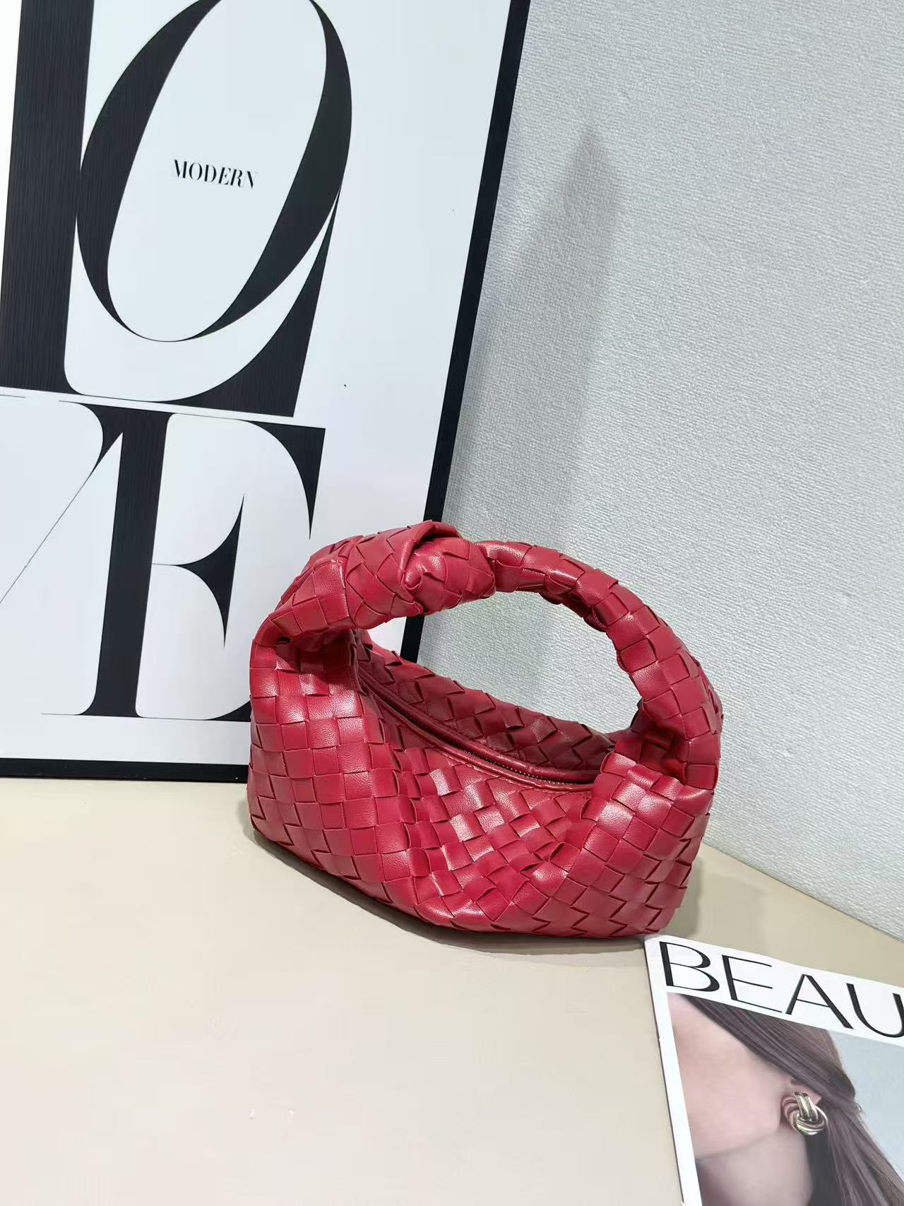 Creative Women's Hand-woven Dumplings Underarm Cowhide Handbags