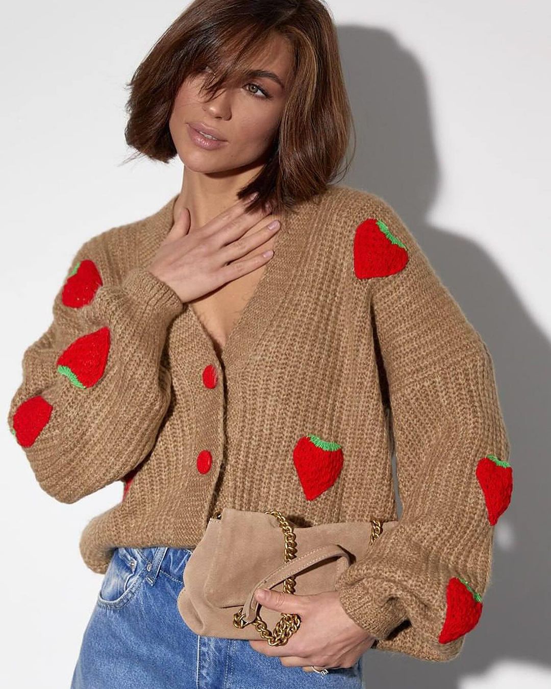 Sweet Tridimensional Strawberry Applique Thick Needle Sweaters