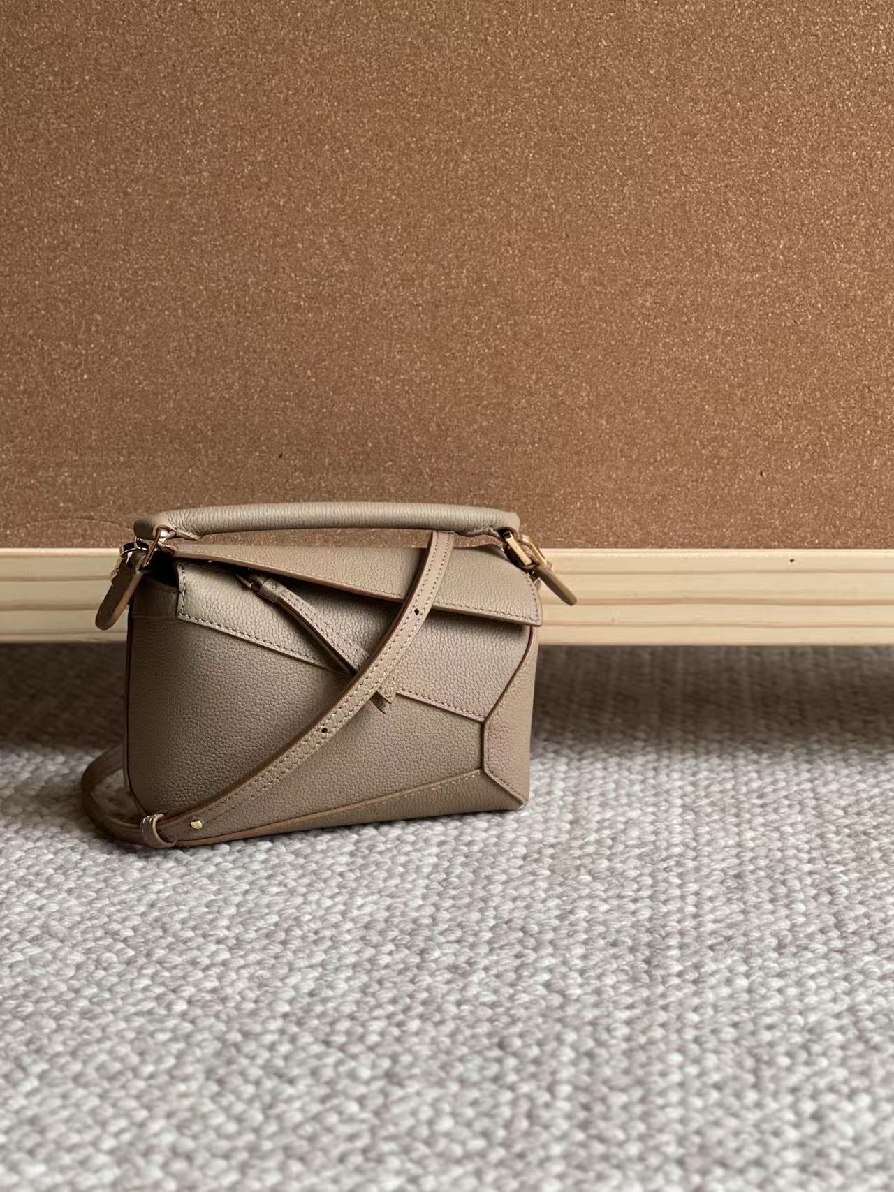 Women's Leather Handmade Beeswax Thread Geometric Special Interest Crossbody Bags