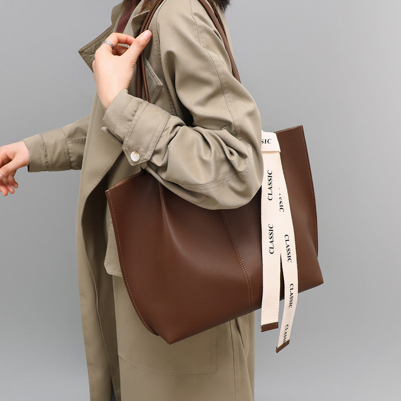 Attractive Beautiful Genuine Leather Large Capacity Shoulder Bags