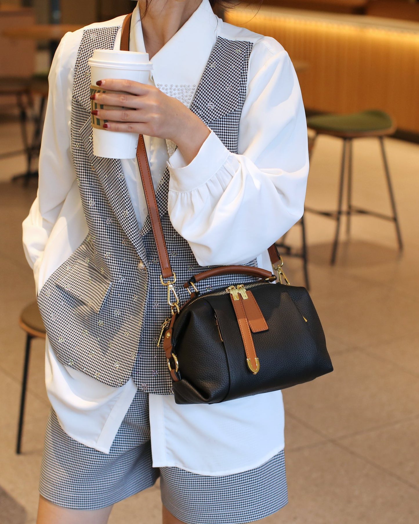 Women's Leather High-grade Retro First Layer Cowhide Handbags