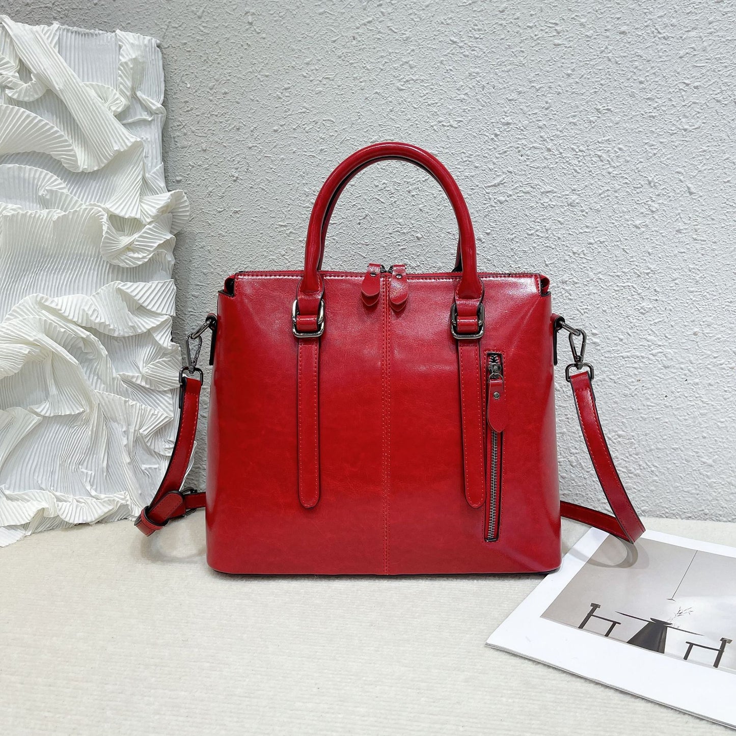 Popular Classy Women's Leather Retro High-grade Handbags