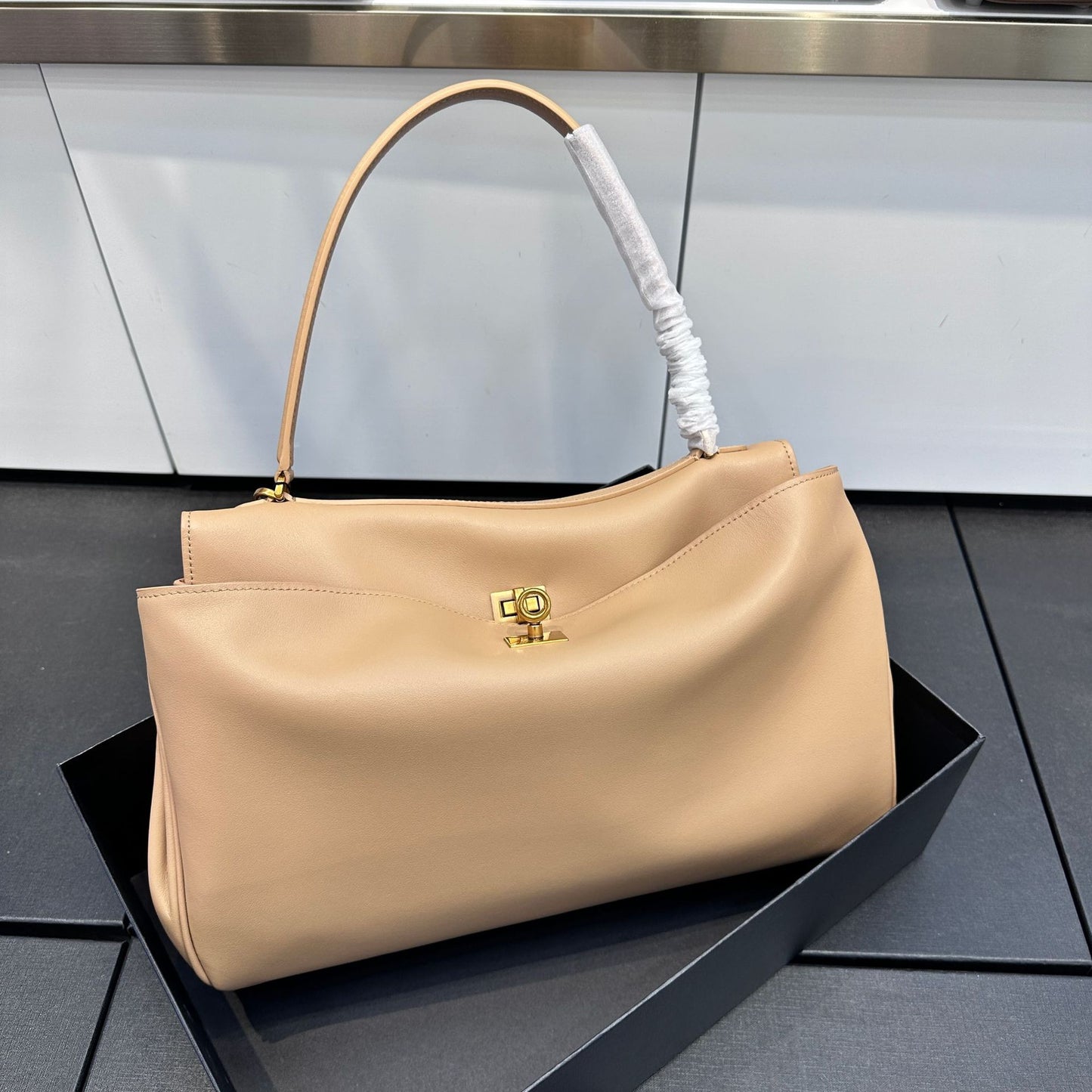 Kelly Cowhide Large Capacity Commuter Portable Shoulder Bags