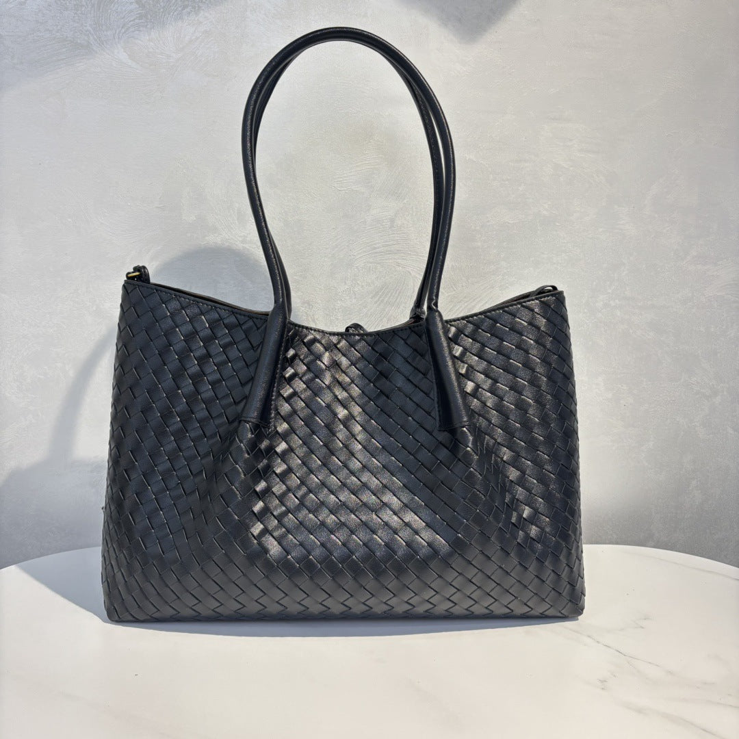 Women's Hand-woven Genuine High Texture Large Capacity Commute Handbags