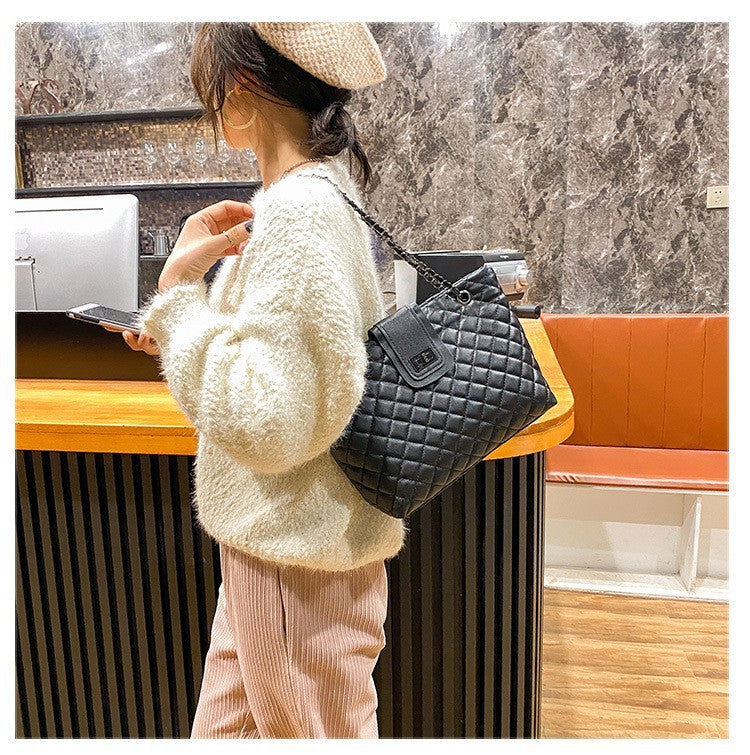 Women's Fashion Underarm Diamond Embroidery Thread Chain Tote Bags