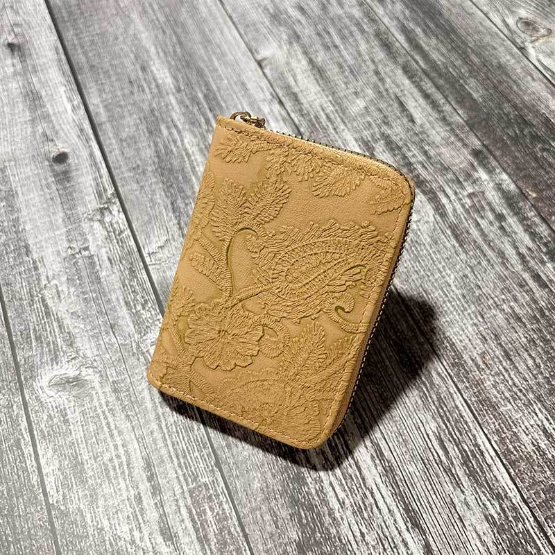 Cards Expanding When Multiple Slots Large Card Holder