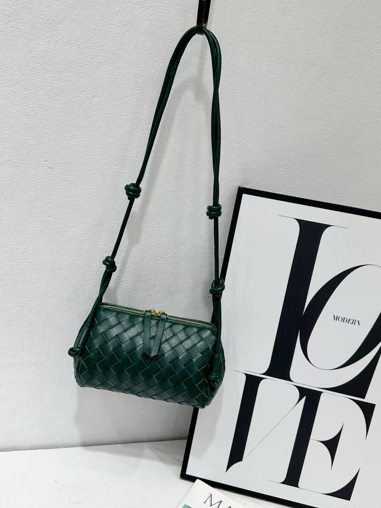 Commute Handmade Style Woven Minority Fashion Handbags