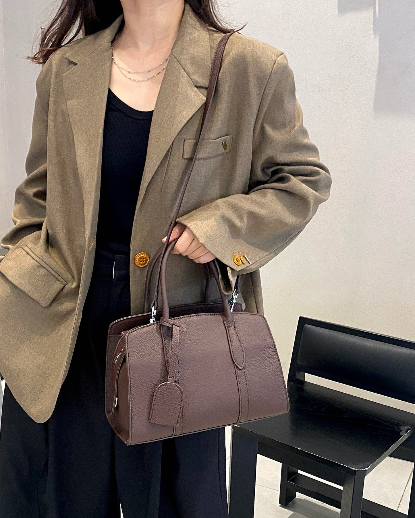 Women's Layer Cowhide Large Capacity Retro Pillow Handbags