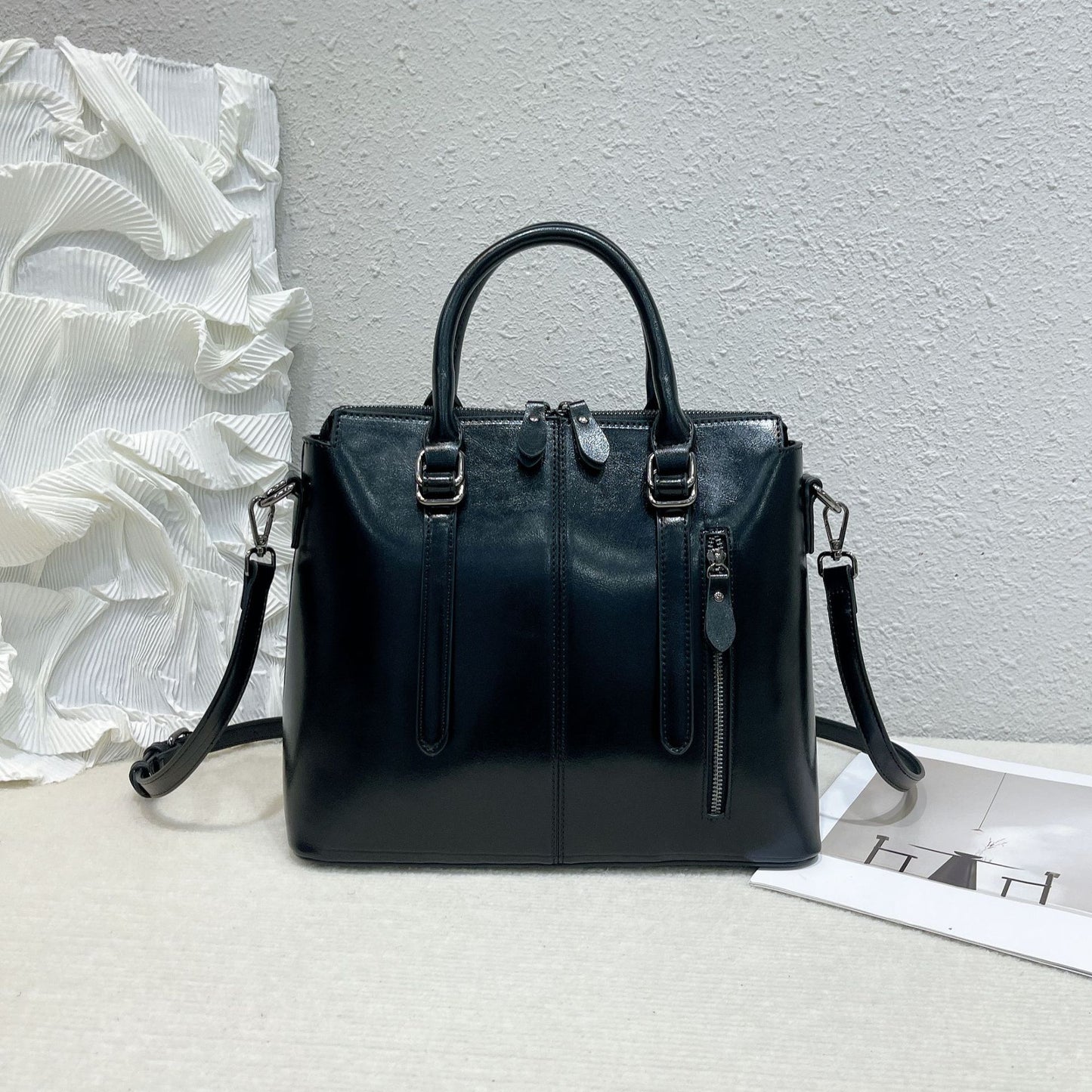 Popular Classy Women's Leather Retro High-grade Handbags