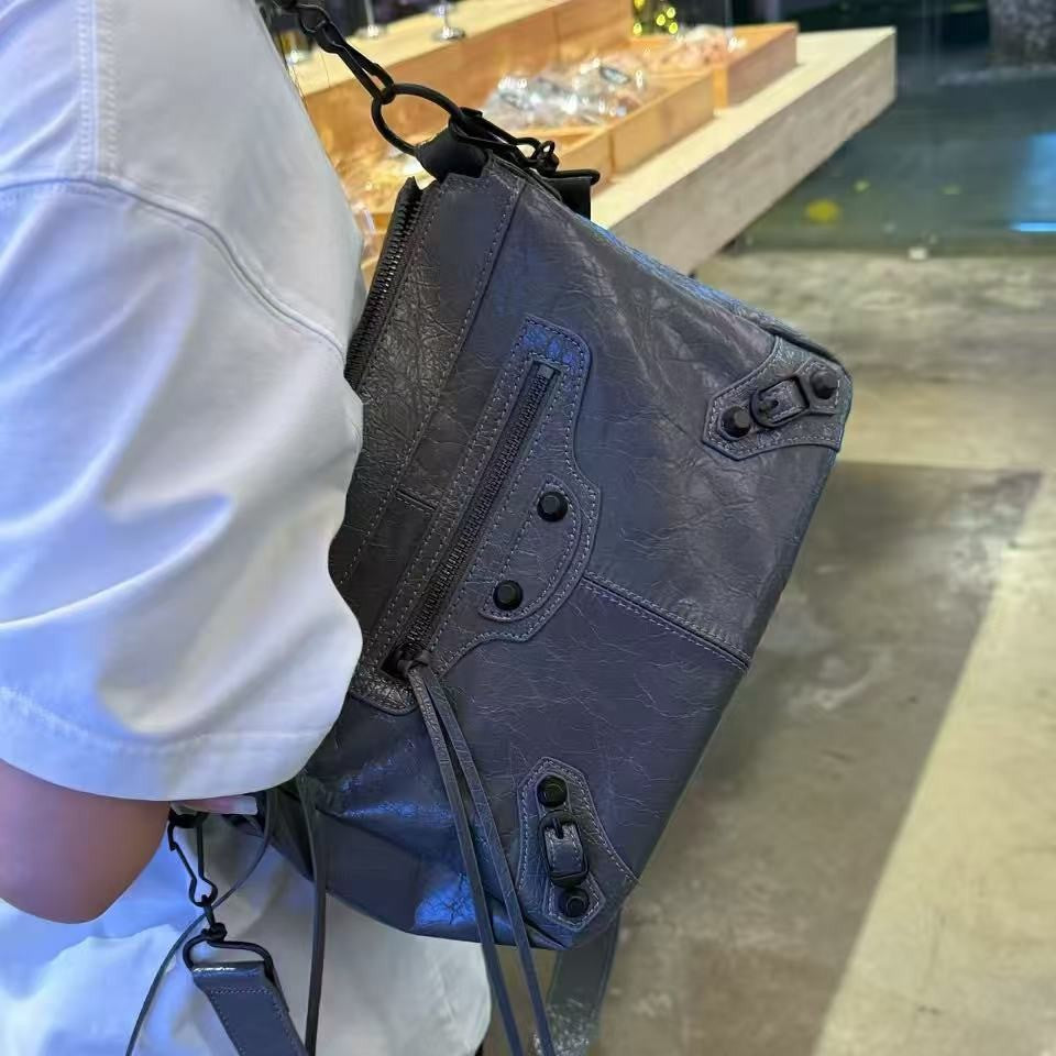 Classic Neutral Motorcycle Large Capacity Rivet Armpit Bags