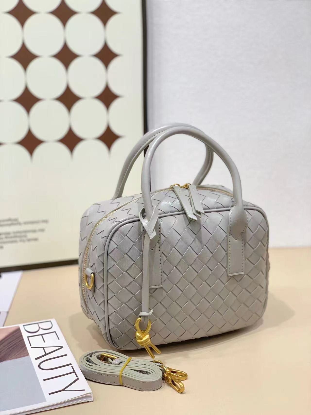 Versatile Hand-woven Pillow Large Capacity Bowling Handbags