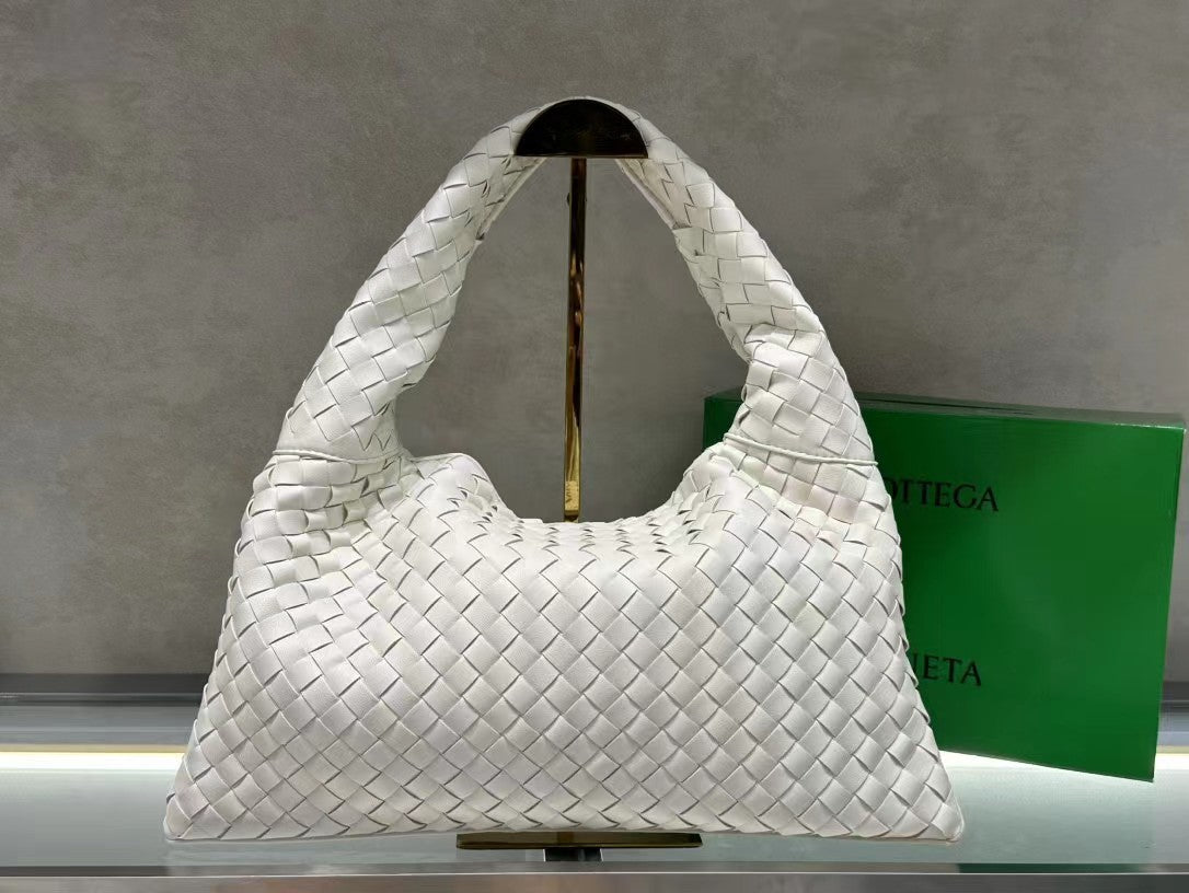 Attractive Woven Hand-held Underarm Croissant For Handbags