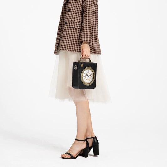 Women's Shape Back Personality Retro Embroidered Can Handbags