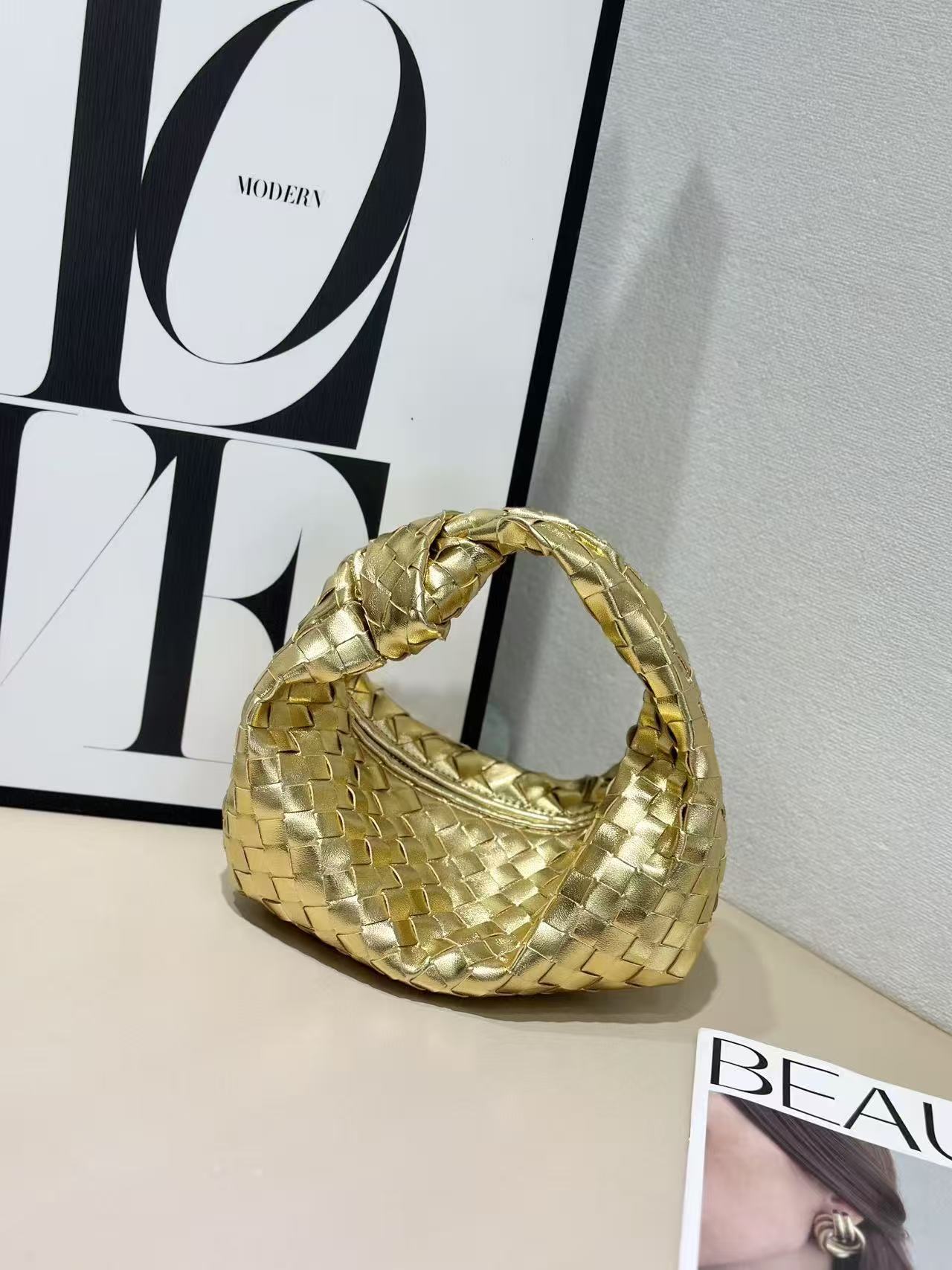 Creative Women's Hand-woven Dumplings Underarm Cowhide Handbags