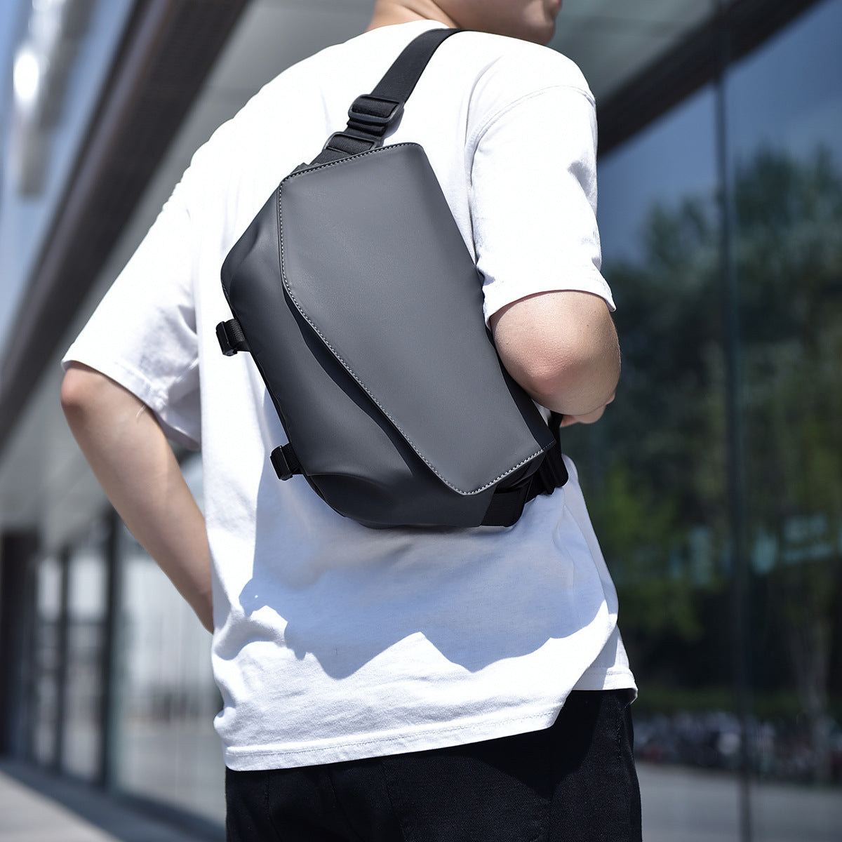 Men's Fashion Winter Precaution Splash Water Multifunctional Men's Chest Bags