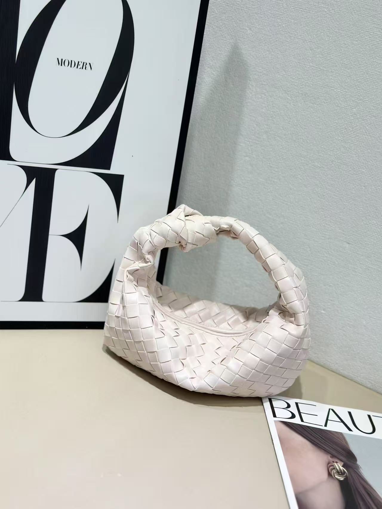 Creative Women's Hand-woven Dumplings Underarm Cowhide Handbags