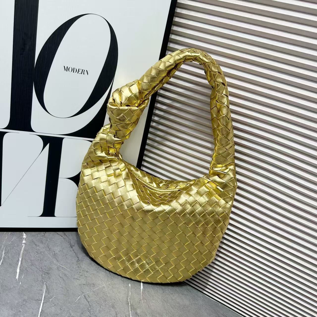 Innovative Charming Hand-woven Croissant Hand-held Knotted Armpit Bags