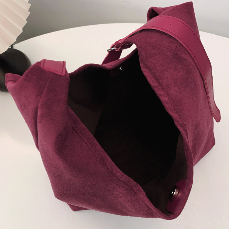 Women's Retro Leisure Commute Large Capacity Suede Bags