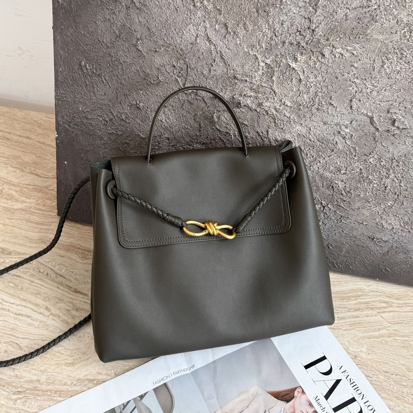 Women's First Layer Cowhide Plain Weave Fashion Shoulder Bags