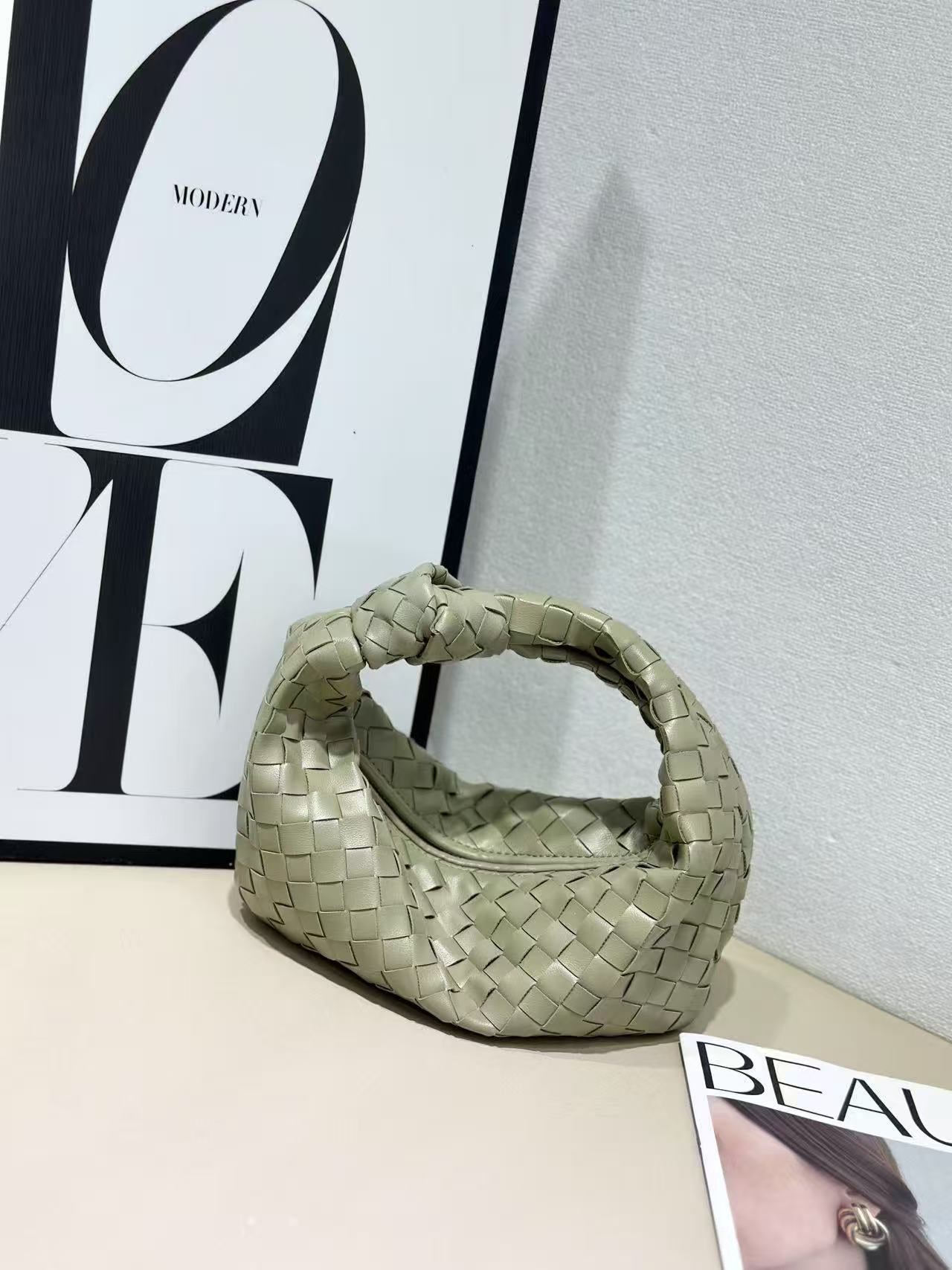 Creative Women's Hand-woven Dumplings Underarm Cowhide Handbags