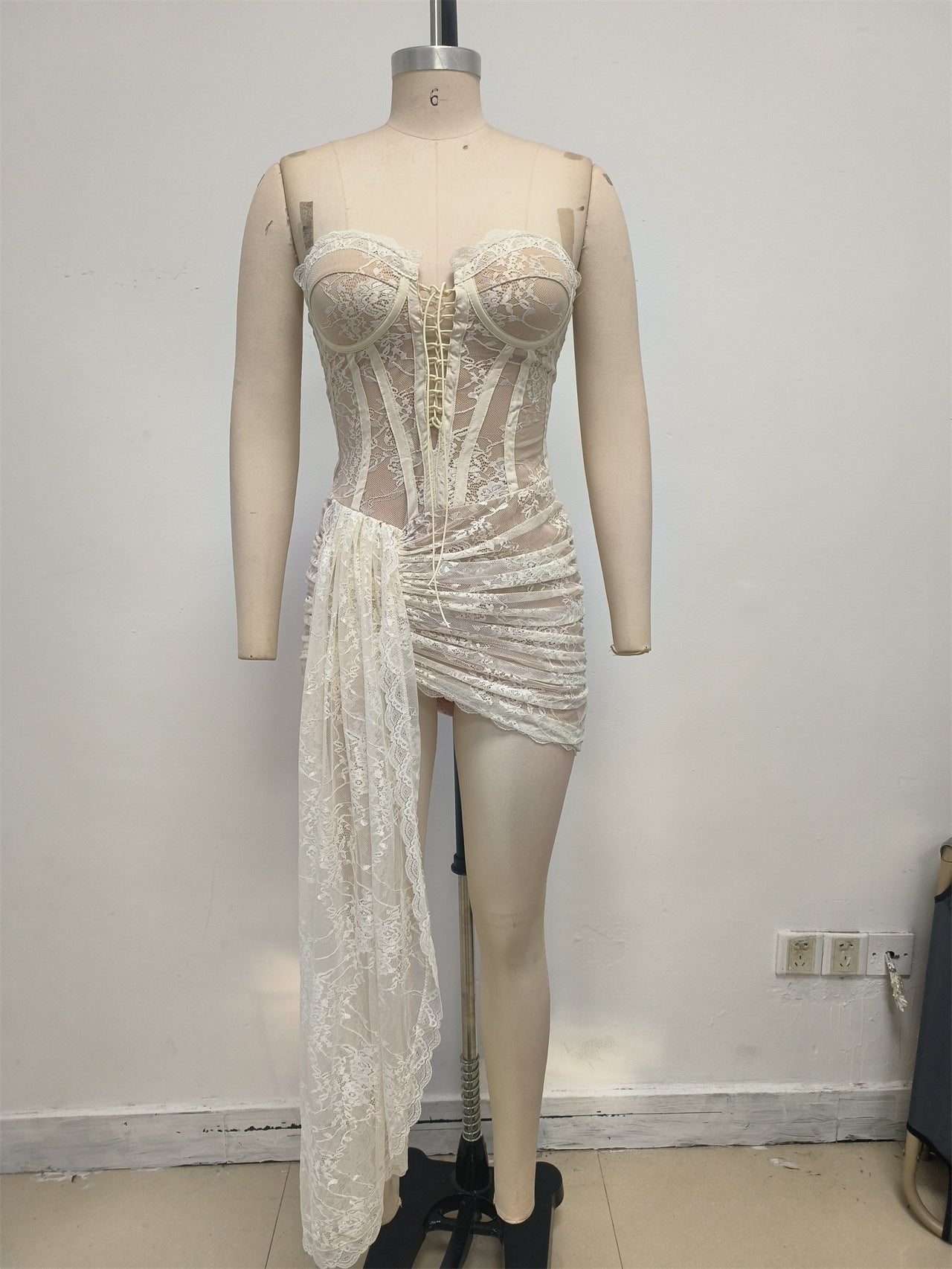 Sexy Lace Tube Fishbone Irregular Waist Dress Dresses