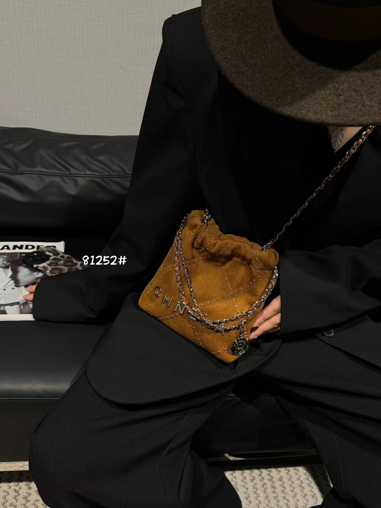 Women's Suede Pattern Retro Debutante Style Chain Tote Bags