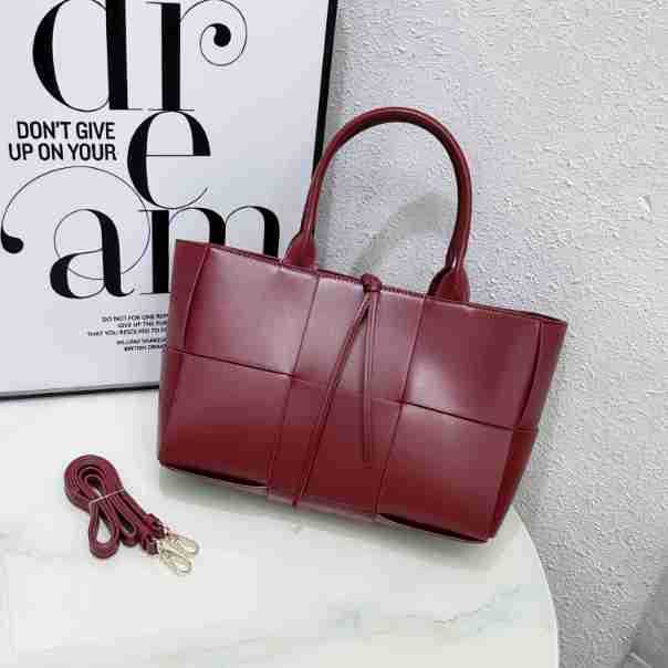 Women's Large Woven Urban Simple Rhombus Capacity Commuter Handbags