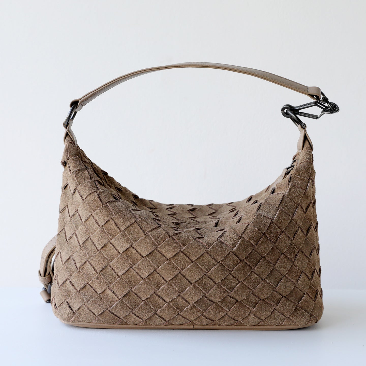 Comfortable Women's Cowhide Woven Genuine Leather Bags