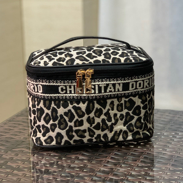 Classic Leopard Pattern Large Capacity Wash Hand Carrying Snack Handbags
