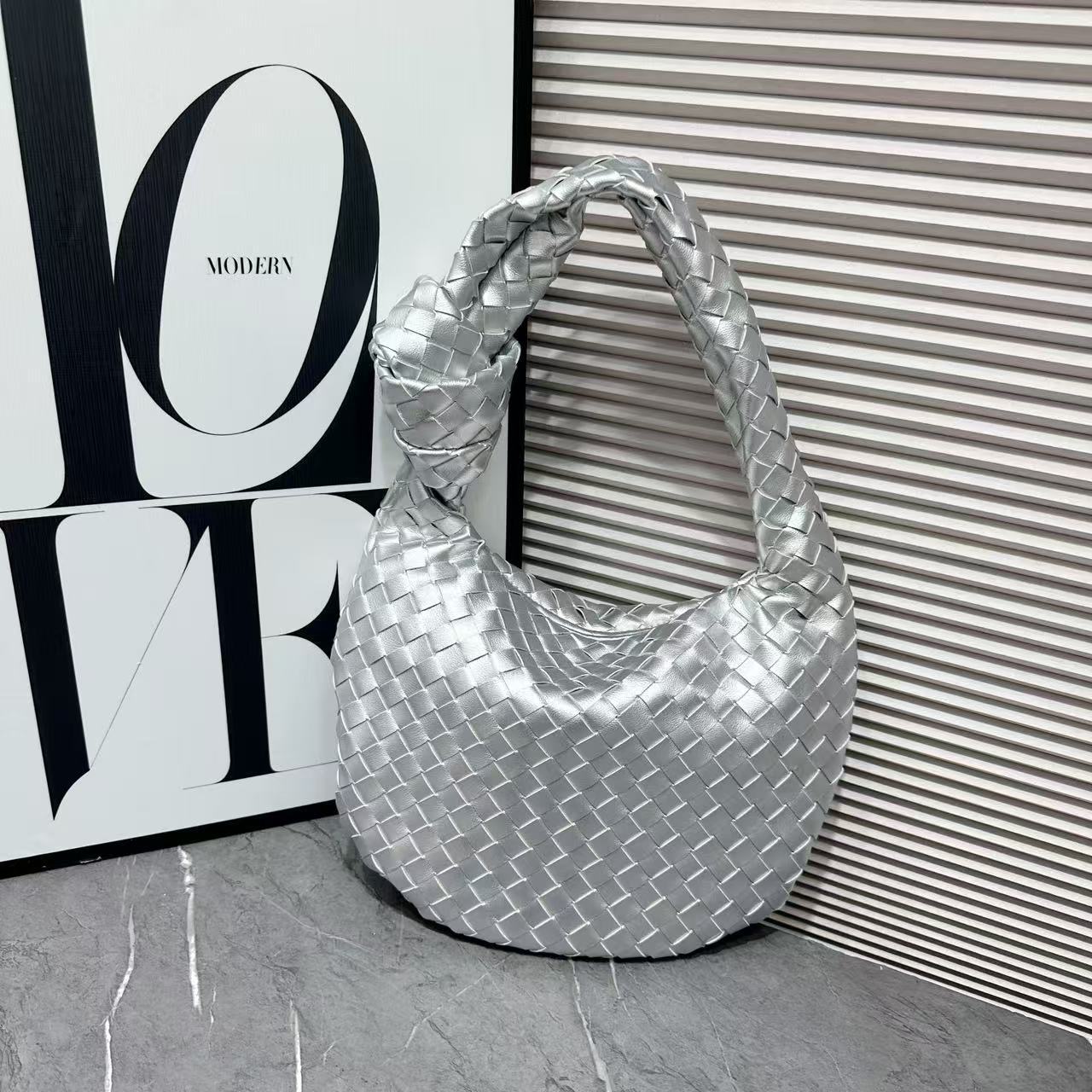 Innovative Charming Hand-woven Croissant Hand-held Knotted Armpit Bags