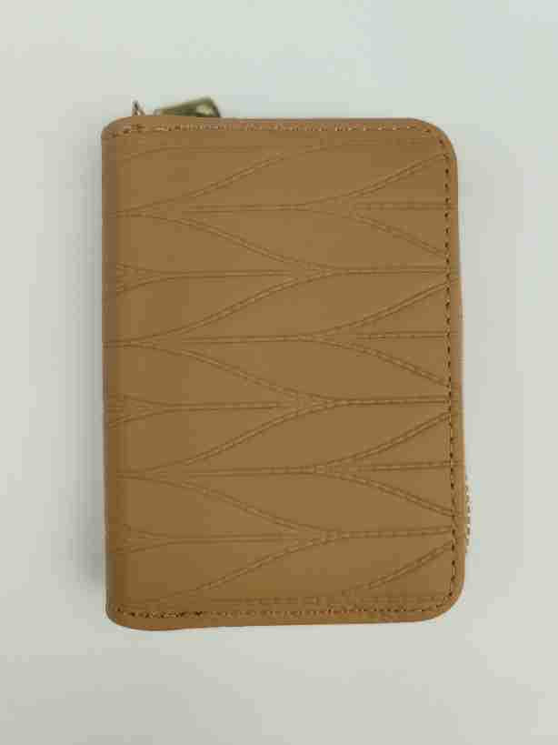 Cards Expanding When Multiple Slots Large Card Holder