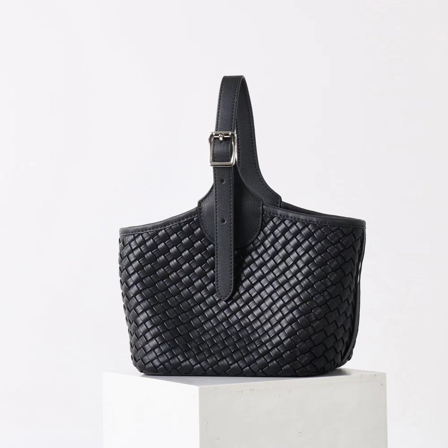 Beautiful Women's Woven Fashionable Stylish Simple Bags