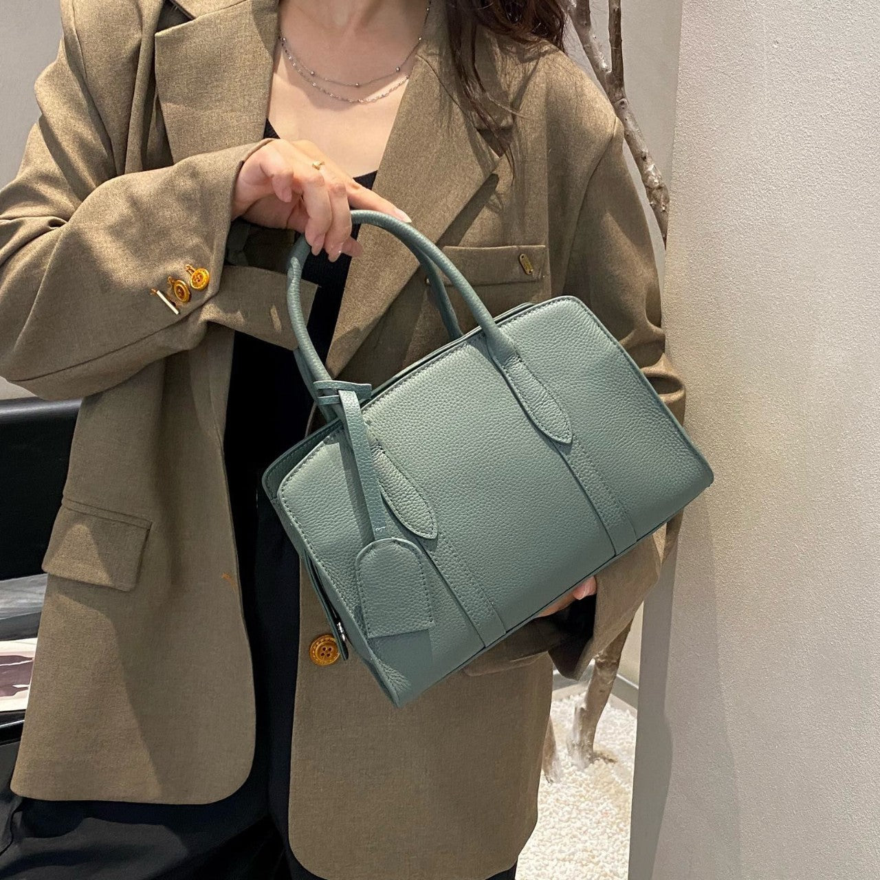 Women's Layer Cowhide Large Capacity Retro Pillow Handbags