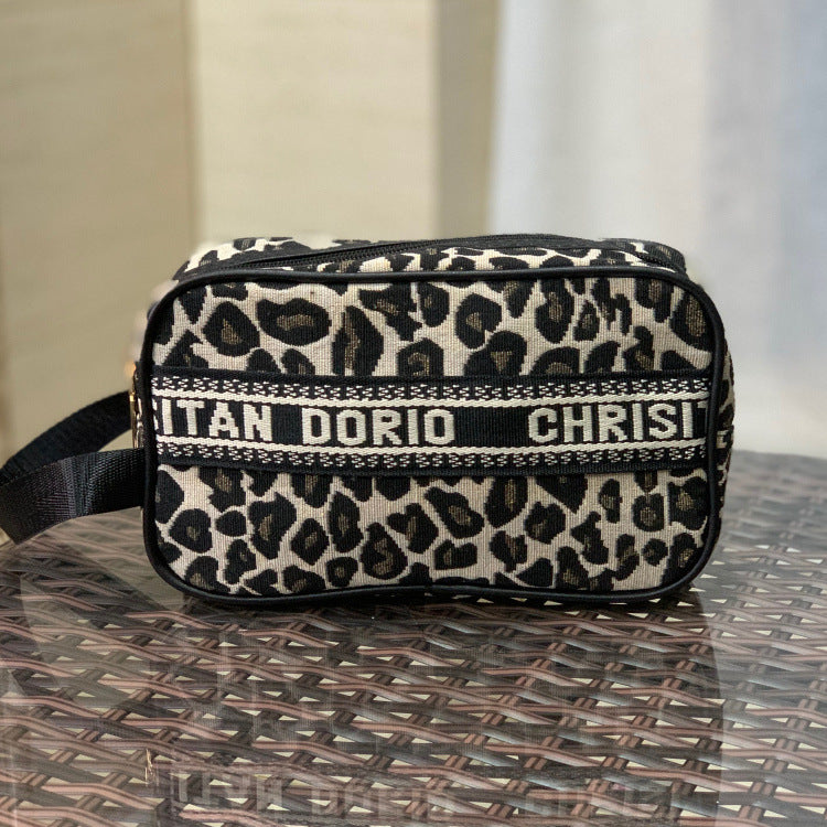 Classic Leopard Pattern Large Capacity Wash Hand Carrying Snack Handbags