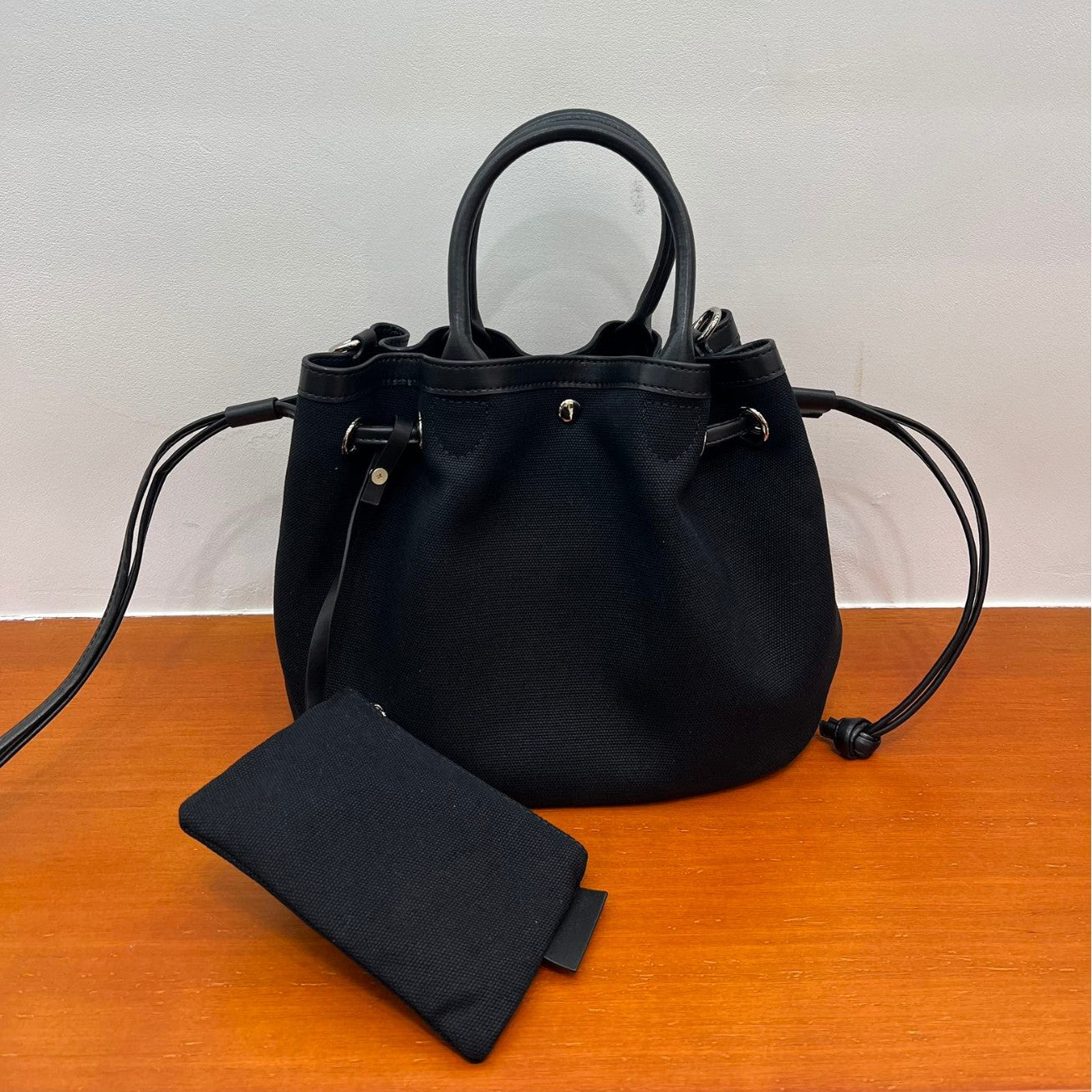 Cowhide Simple Contrast Color Large Capacity Handbags