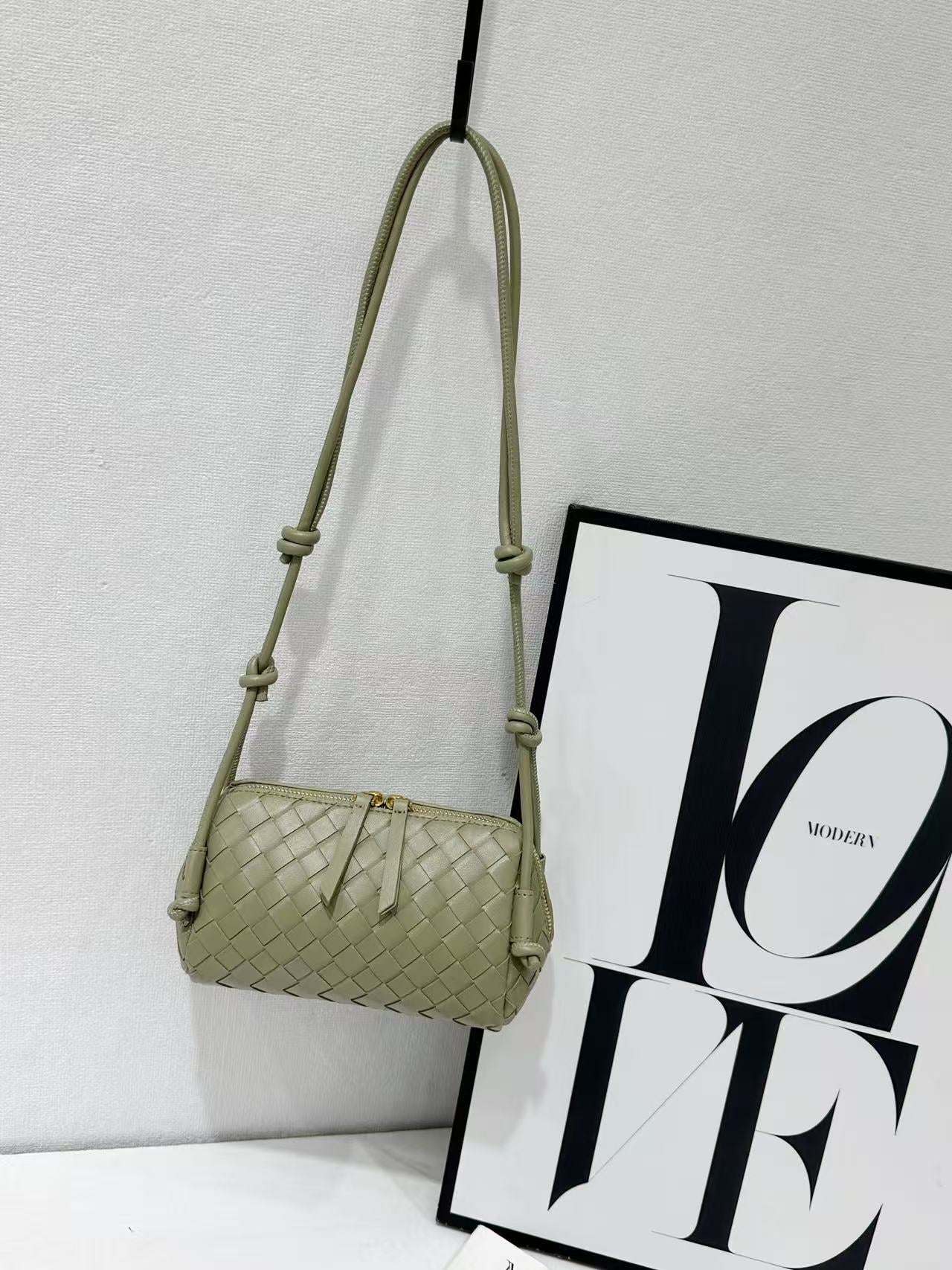 Commute Handmade Style Woven Minority Fashion Handbags