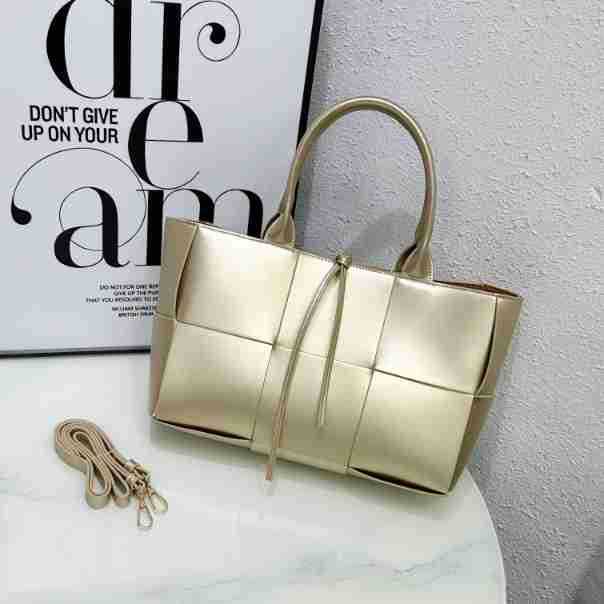 Women's Large Woven Urban Simple Rhombus Capacity Commuter Handbags