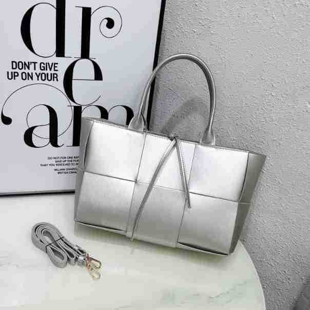 Women's Large Woven Urban Simple Rhombus Capacity Commuter Handbags