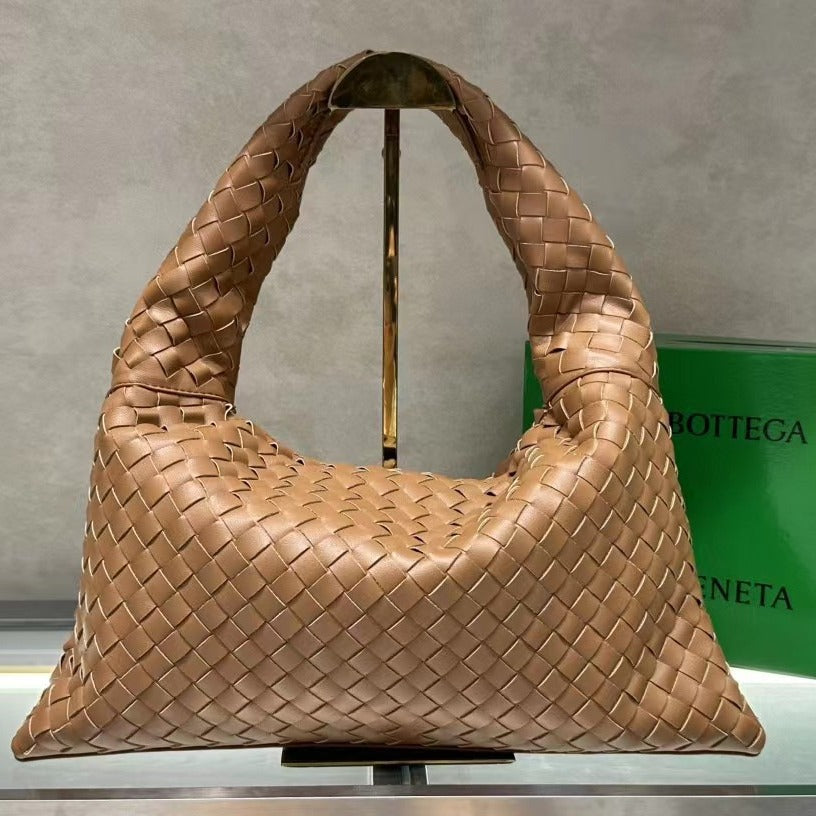 Attractive Woven Hand-held Underarm Croissant For Handbags