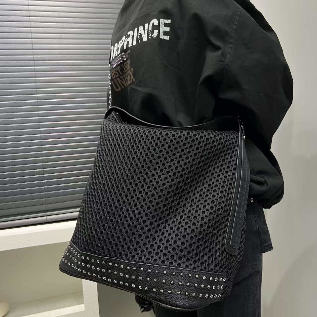 Personality Rivets Hot Large Capacity Retro Crossbody Bags