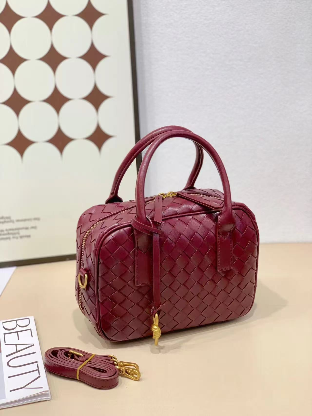 Versatile Hand-woven Pillow Large Capacity Bowling Handbags