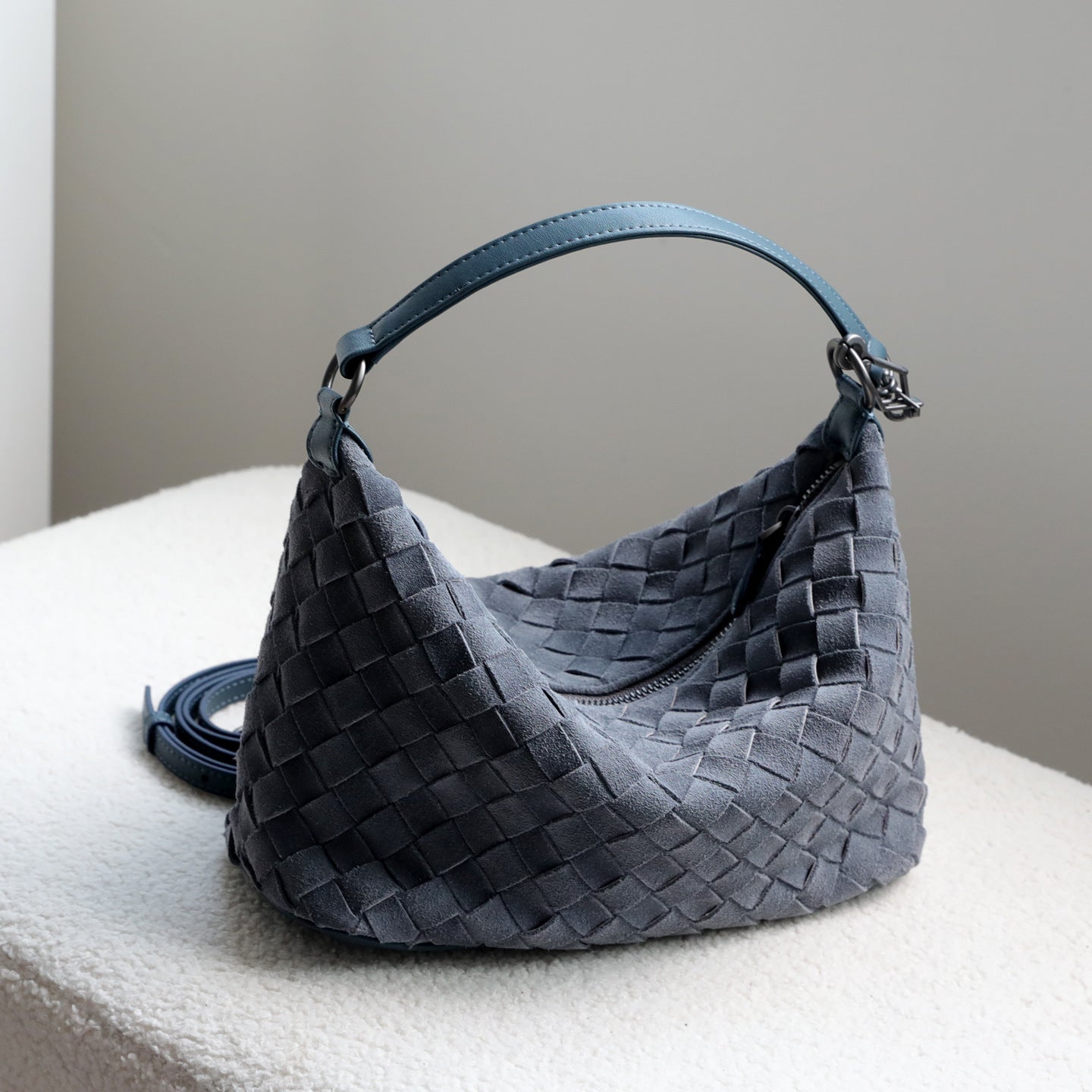 Comfortable Women's Cowhide Woven Genuine Leather Bags