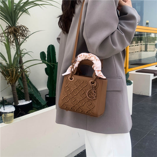 Women's Embroidered Rhombus Diana High-grade Versatile Fashion Handbags